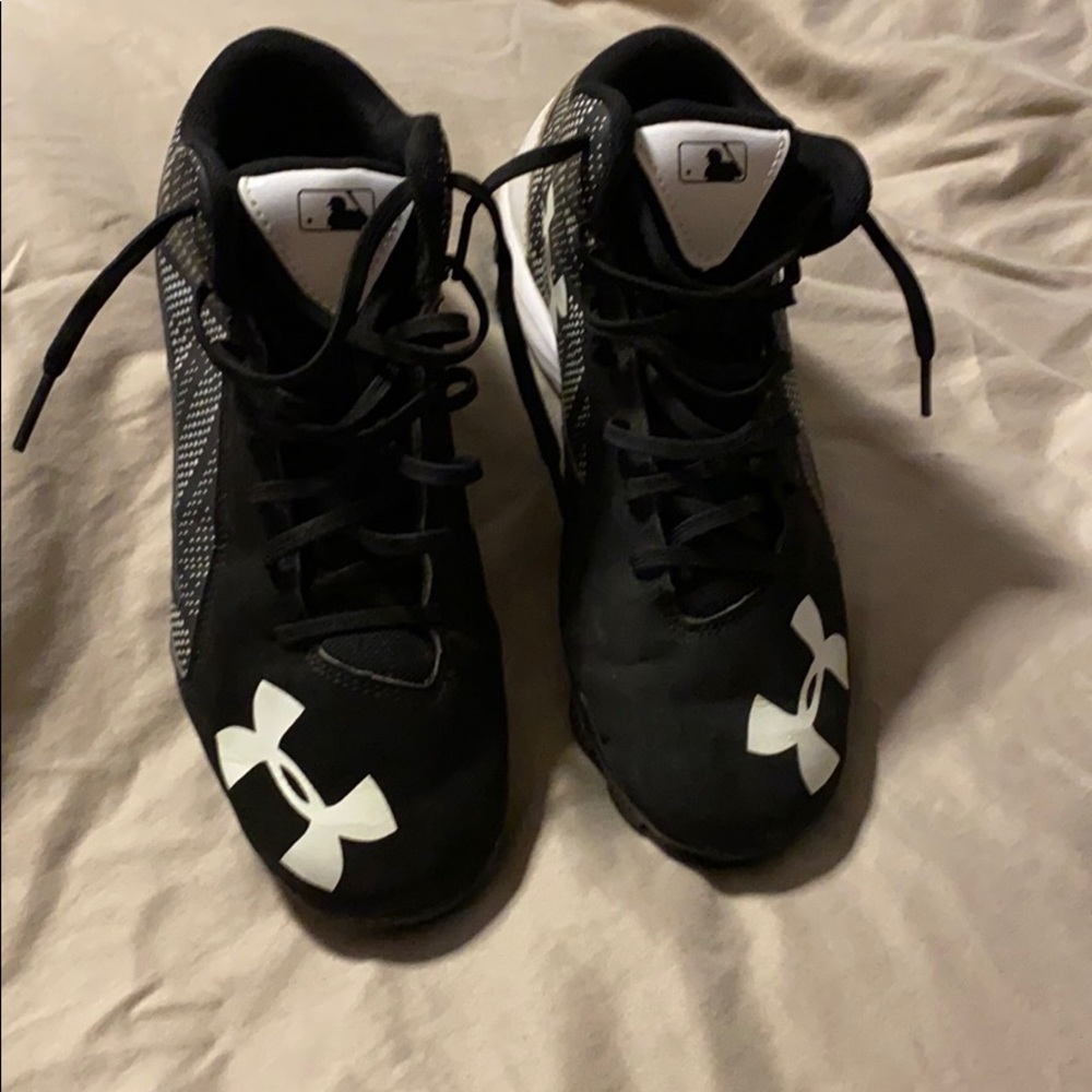 Youth size 5.5 Baseball/softball cleats